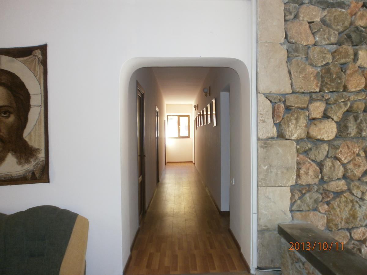 Noravank'S Hotel Areni エクステリア 写真